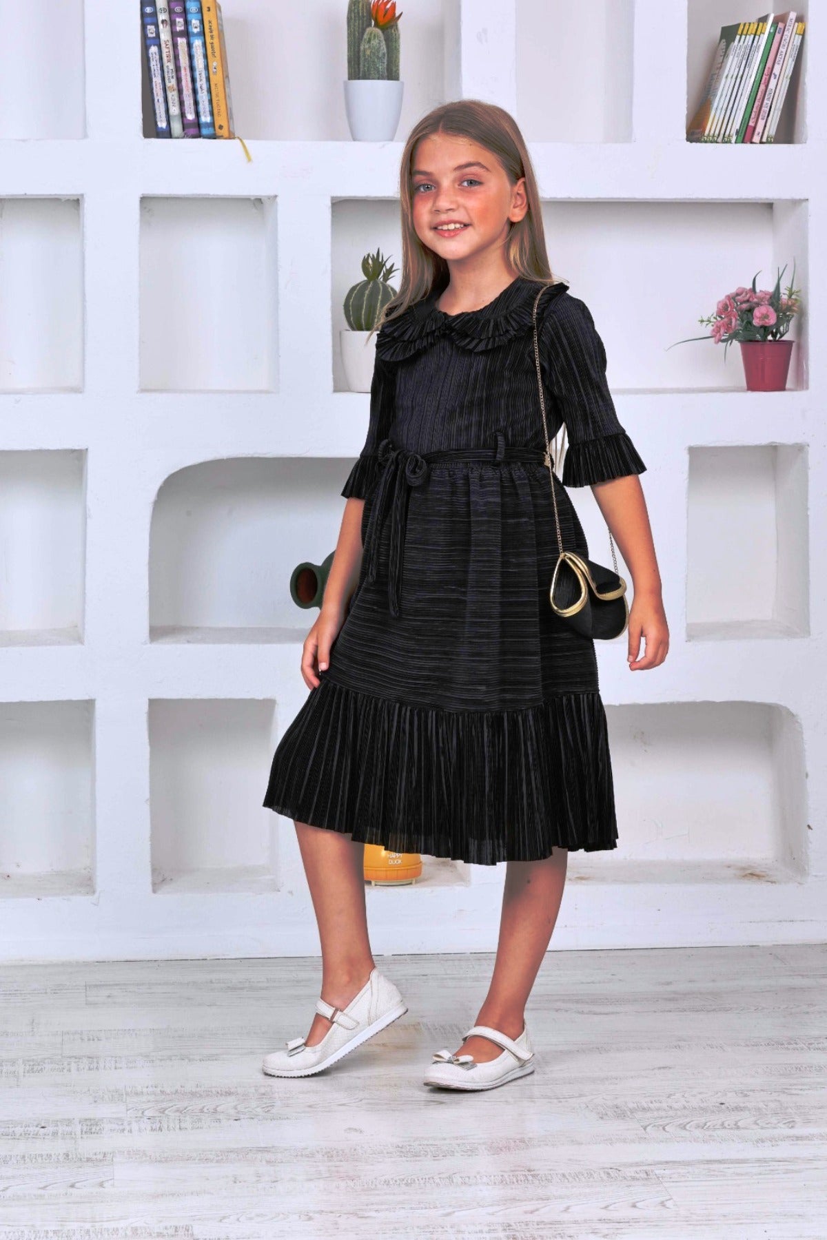 TRENDT MODA BÜRÜMCÜK KUMAŞ YAKASI FIRFIR  DETAYLI ÇANTALI KUŞAKLI FERMUARLI ASTARLI SİYAH  RENK ELBİSE