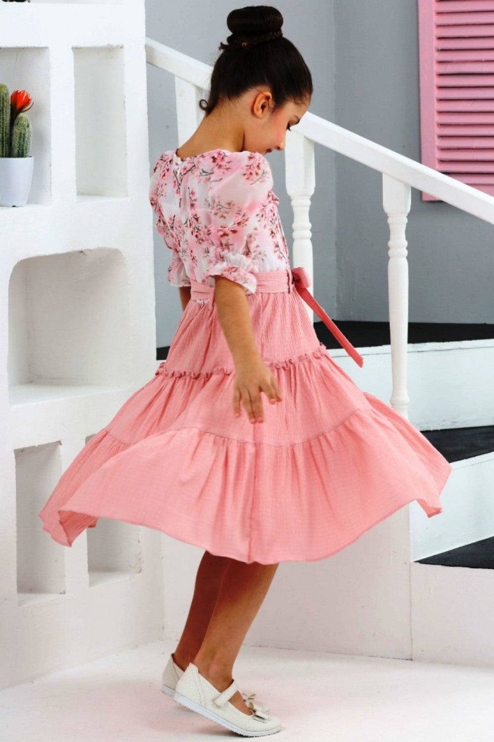 TRENDT MODA ÜSTÜ ÇİÇEKLİ ALTI BÜZ PEMBE  RENK KUŞAKLI ASTARLI FERMUARLI ELBİSE
