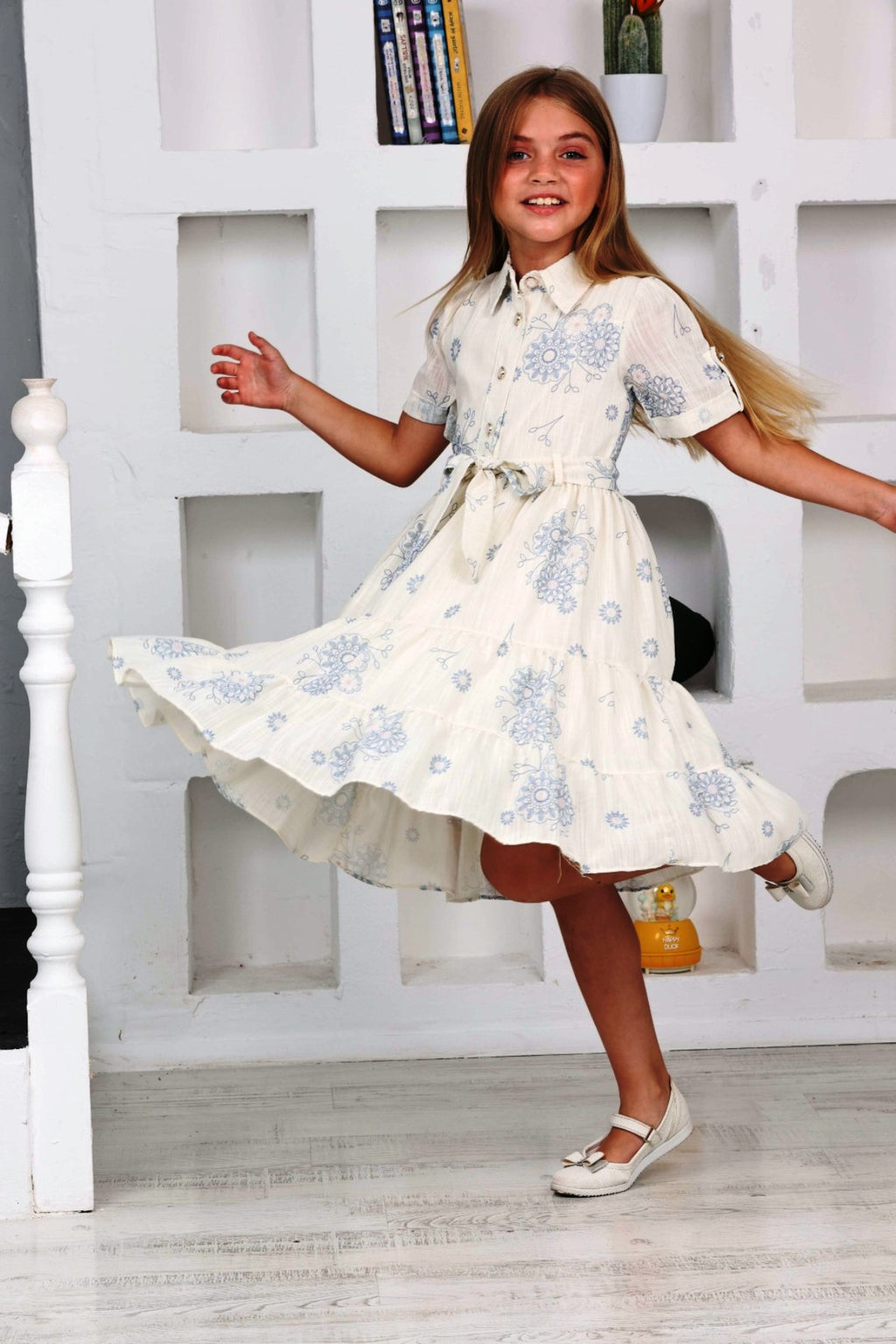 TRENDT MODA ÇİÇEKLİ KETEN KUMAŞ ÖNDEN DÜĞMELİ ASTARLI KUŞAKLI ELBİSE