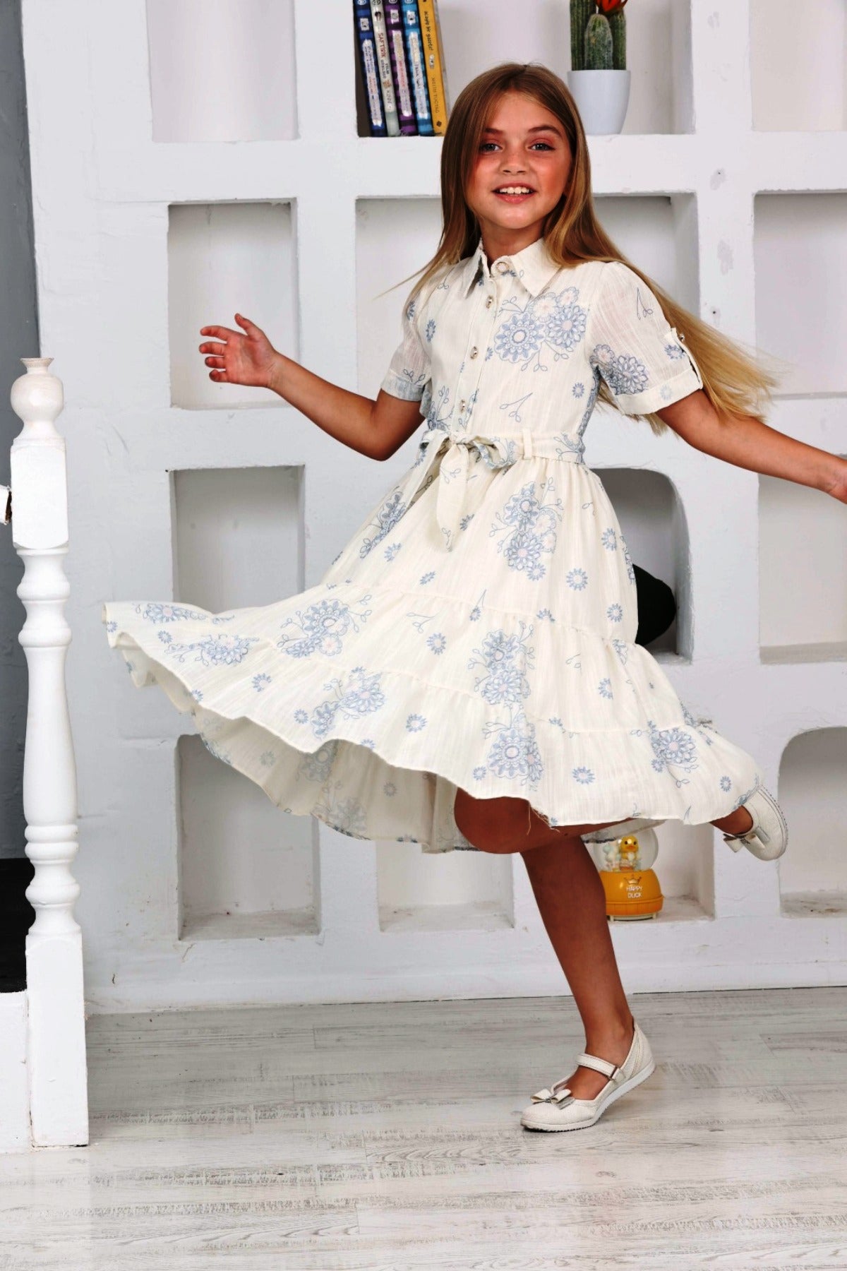 TRENDT MODA ÇİÇEKLİ KETEN KUMAŞ ÖNDEN DÜĞMELİ ASTARLI KUŞAKLI ELBİSE