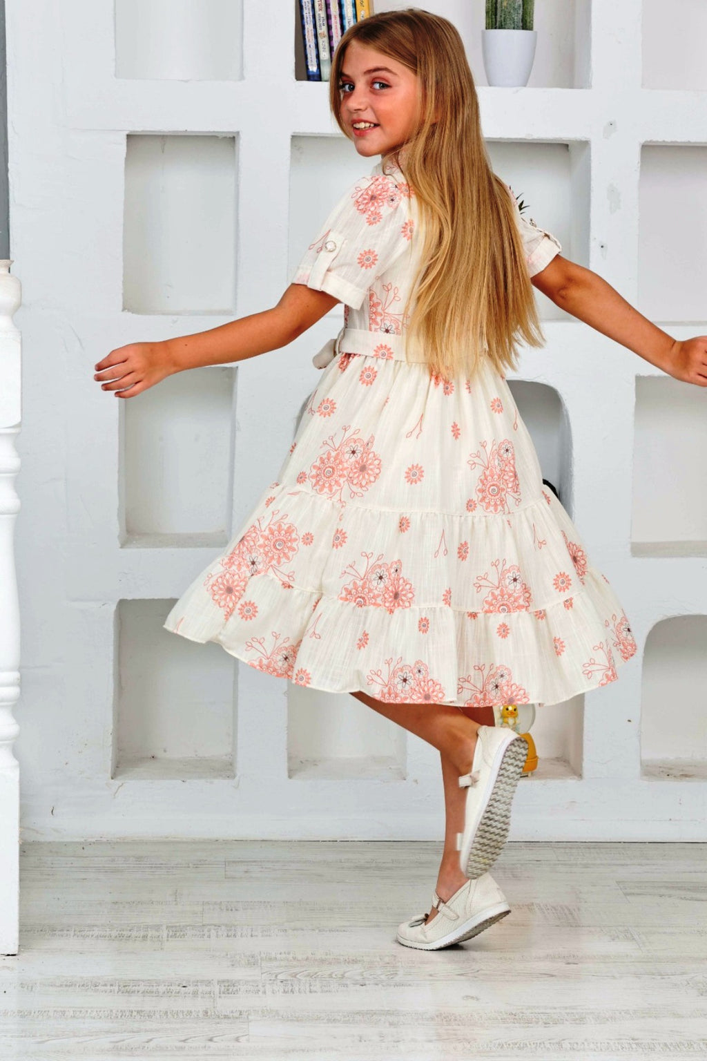 TRENDT MODA ÇİÇEKLİ KETEN KUMAŞ ÖNDEN DÜĞMELİ ASTARLI KUŞAKLI ELBİSE