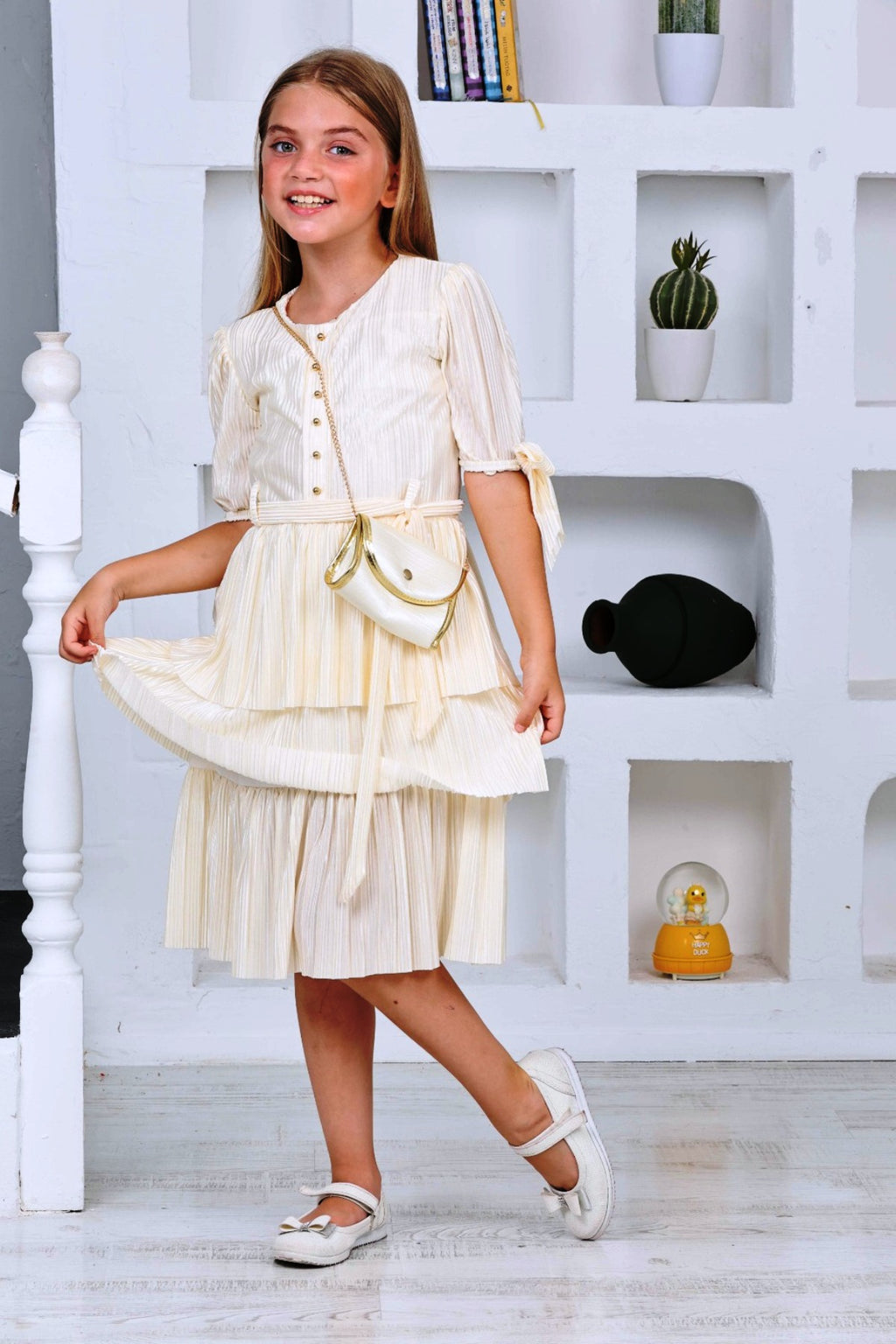 TRENDT MODA BÜRÜMCÜK KUMAŞ ÖNÜ İNCİLİ ARKASI FERMUARLI ÇANTALI KUŞAKLI KIREM RENK ELBİSE