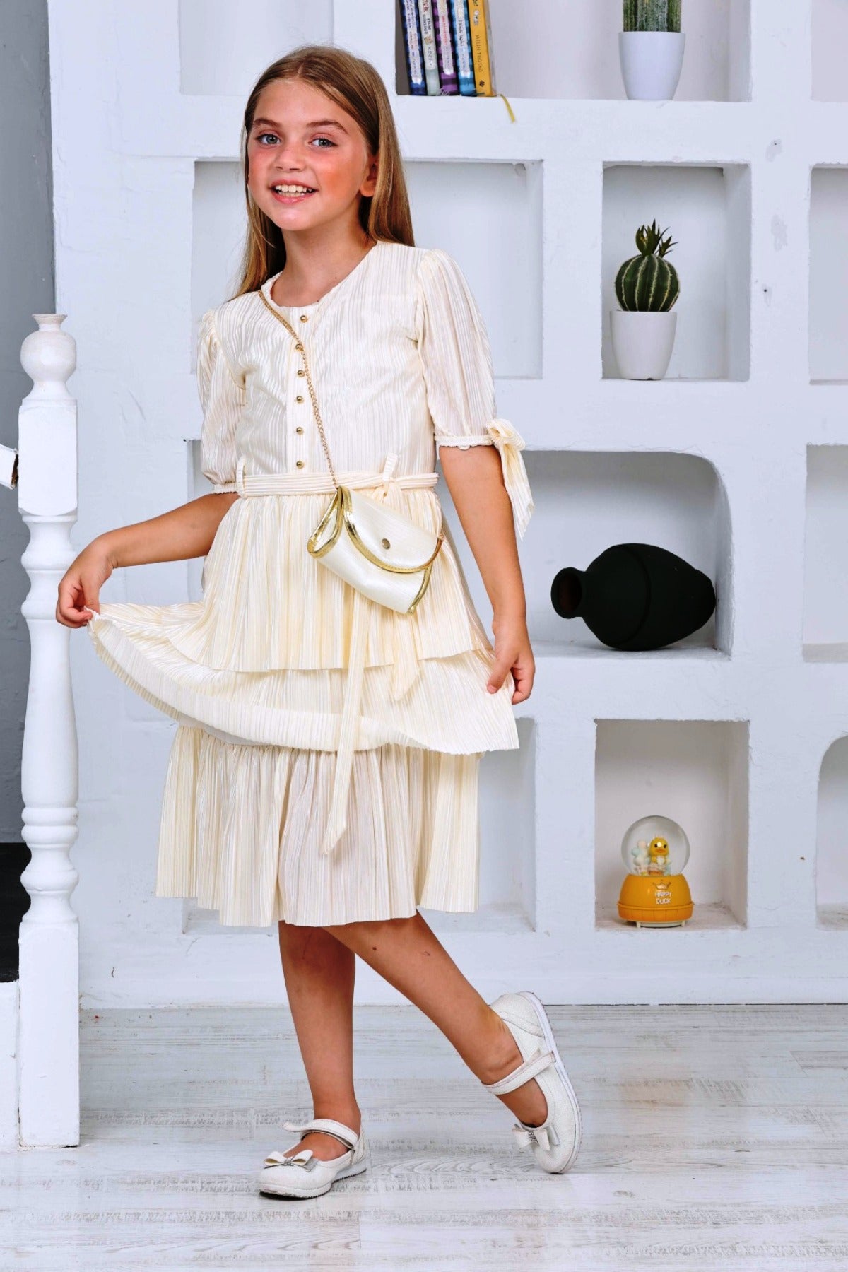 TRENDT MODA BÜRÜMCÜK KUMAŞ ÖNÜ İNCİLİ ARKASI FERMUARLI ÇANTALI KUŞAKLI KIREM RENK ELBİSE