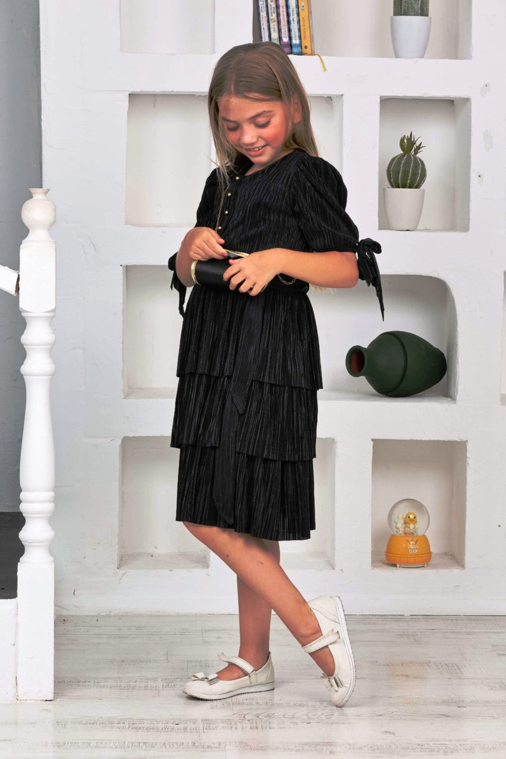 TRENDT MODA BÜRÜMCÜK KUMAŞ ÖNÜ İNCİLİ ARKASI FERMUARLI ÇANTALI KUŞAKLI SİYAH RENK ELBİSE