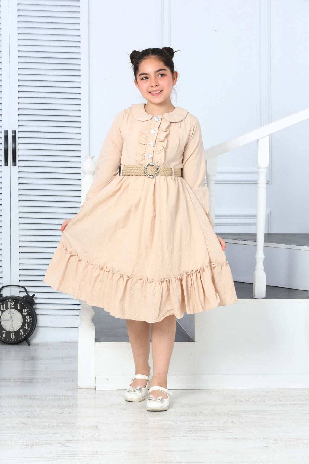 TRENDT MODA  PARLAK DÜGMELİ ÖNÜ FIRFIRLI KEMERLİ ASTARLI UZUN KOL BEJ RENK ELBİSE